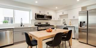 1224 W 37th Place - Co-Living 1224 W 37th Place - Co-Living Gallery 3