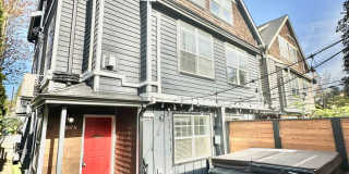 Modern 3 bedroom, 2.5 bathroom Townhome in Mapleleaf! Gallery 1