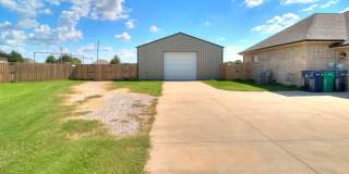 3 Bed, 2 Bath Home with Bonus Office and  Huge Workshop Gallery 5