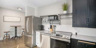 Beautifully Fully-Furnished Duplex in Old Town Gallery 10