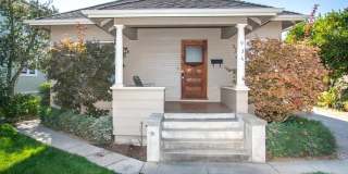 3 Bed, 1 Bath Home by Downtown! Gallery 1