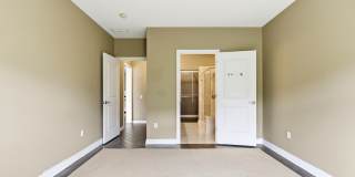 250 Daniel Burnham Square Gallery 16