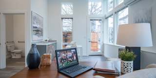 Modern 3BR/3BA Townhouse with Rooftop - Views of Downtown! Gallery 1