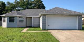 3 Bedroom 2 Bath Extremely close to Wedington Exit ! Gallery 1