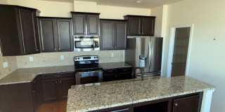 End-Unit Cornelius Townhome | 3BR + Flex Room | Fenced Courtyard | Near Birkdale & Greenway Gallery 10