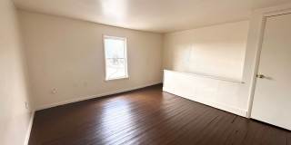 4 Bedroom 1 Bathroom w/Garage in York City! Gallery 24