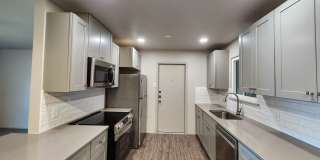 Walk to Das Rec / Close to Landa Park / Remodeled House/ Fridge / Fenced in Yard / NBISD Gallery 9