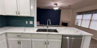 Beautiful 3 bed 2 bath house on corner lot Beautiful 3 bed 2 bath house on corner lot Gallery 6