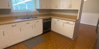 Charming 4 BR, 2 BA, Close to MTSU, 1 Car Garage, Large Carport Gallery 9