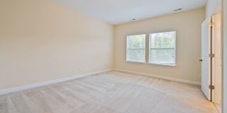 Available June 1!! Beautiful and Bright 4 Bedroom + 2.5 bath home with Loft & Open Floor Plan! Gallery 9