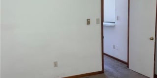 9621 8th Bay Street Gallery 7