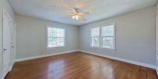 Cozy Upstairs Retreat in Prime San Marco Location! Gallery 7