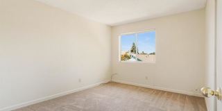7 Meridian Circle Gallery 17