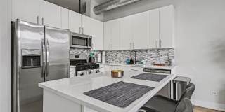 950 W Monroe Street Gallery 9