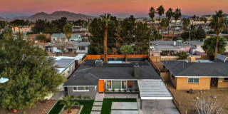 Vibrant, fully-furnished home near downtown with modern updates, pool & spa with flexible stay options! Gallery 49