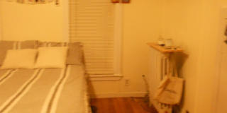 Huge 4 bedroom unit with A/C,  in-unit laundry and parking in Oak Square! Gallery 23