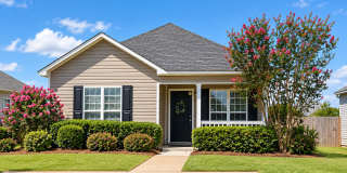 Charming 3-Bedroom Home in Convenient Warner Robins Location Gallery 1