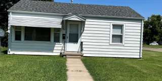 2 Bedroom, 1 Bathroom House with Detached Garage Gallery 1