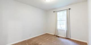 4 Bed home in Olathe- Quick access to I-35 Gallery 21