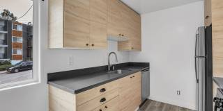 Redwood City: Newly Remodeled 2 Bed 2 Ba w/ In-Unit Washer/Dryer & Private Garage w/ EV Charger Gallery 9
