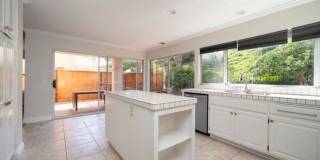 Beautiful 4Br/2.5Ba Home With Private Yard In Shadowridge!! Gallery 16