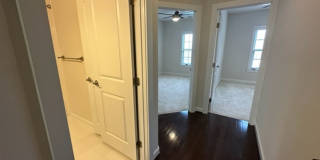 Gorgeous 4-Bed 3.5-Bath Townhouse next to Ft Meade Gallery 24