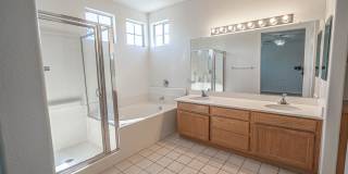 4 Bedroom Oaklane Townhome in Santa Clarita! Gallery 16