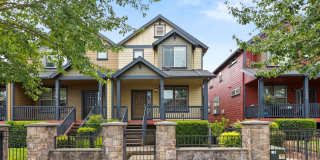 Available NOW Hillsboro End Unit Townhome Minutes to Intel Jones Farm, Costco, Parks 1 Small Pet OK Gallery 1
