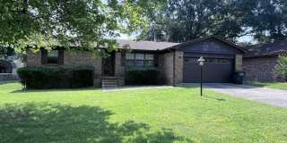 215 Berkshire Circle Gallery 1