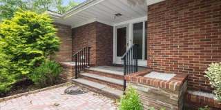 681 Easton Ave Gallery 1