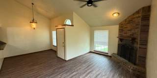 Adorable cottage style three bed, two bath, two car garage home in Moore Schools! Gallery 6