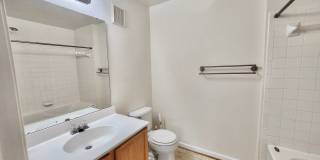 Bright Condo in Convenient Location Gallery 10