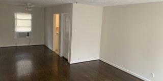 4420 Roseland Street Gallery 2