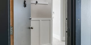 Elegant Renovation! HUGE 1 Bed 1 Bath Available Now! Gallery 12