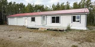 Cozy 3-Bedroom, 2-Bathroom Mountain View Rental with Heated 2 Car Garage Available Now! Gallery 1