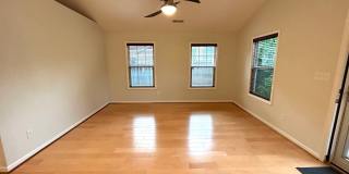 East Asheville - Contemporary Bungalow Gallery 5