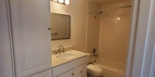 1bedroom in quiet residential setting.  W/D in unit Gallery 7