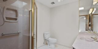Adorable Townhome, 2 Master Bedroom Suites to Patio Living Gallery 16