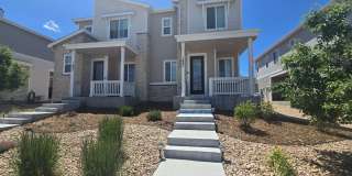 3 Bedroom town home  in Aurora Gallery 1