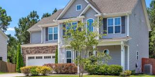 4 bedroom 2.5 bathroom home close to beaches, shopping, and Marine Corps Bases. Gallery 61
