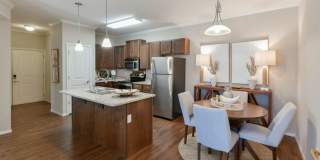 Hall Creek at Arlington Apartment Gallery 2