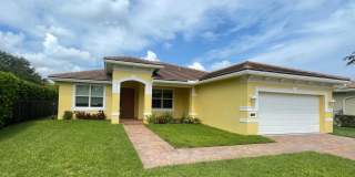 4/2/2 Home in The Pines, Jensen Beach Gallery 1