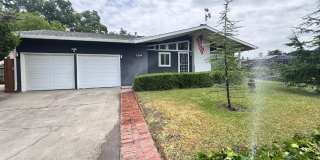 Updated Large 3 bedroom 2 bathroom home Gallery 5