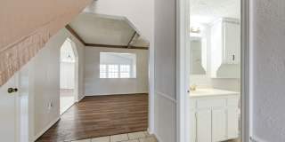 Two-Story 4 bed 2 bath Home in the Heart of Moore! Gallery 5