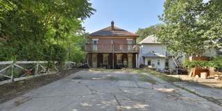 4 Bedroom North Campus Newly Remodeled House with 2 Decks and Patio Gallery 35