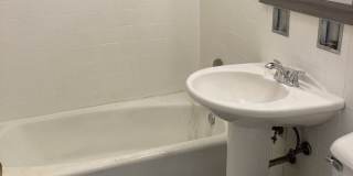 2420 W Berwyn Avenue Gallery 9