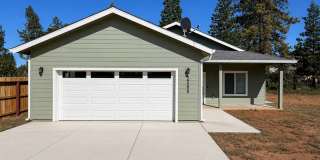 Newer 2BR/2BA Home in Paradise — 2-Car Garage, Yard, Pet-Friendly Gallery 1