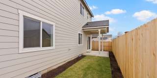 4 bedroom home in desirable neighborhood Gallery 38