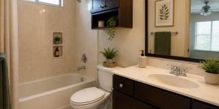 4 Bed House - North of UT Campus Gallery 16