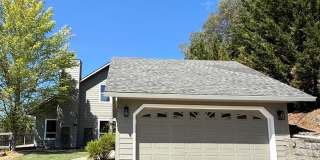 Scenic 4 Bed 2.5 Bath Rogue River Home with Stunning Valley Views Gallery 1